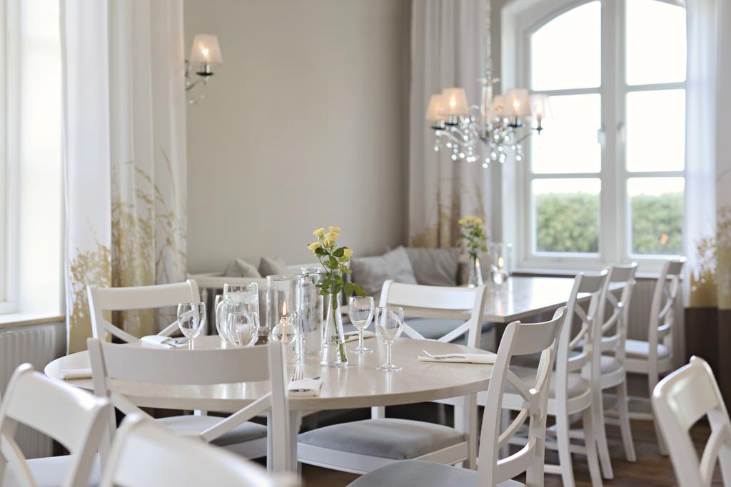 Hotel Skytteholm à Ekerö Extérieur photo